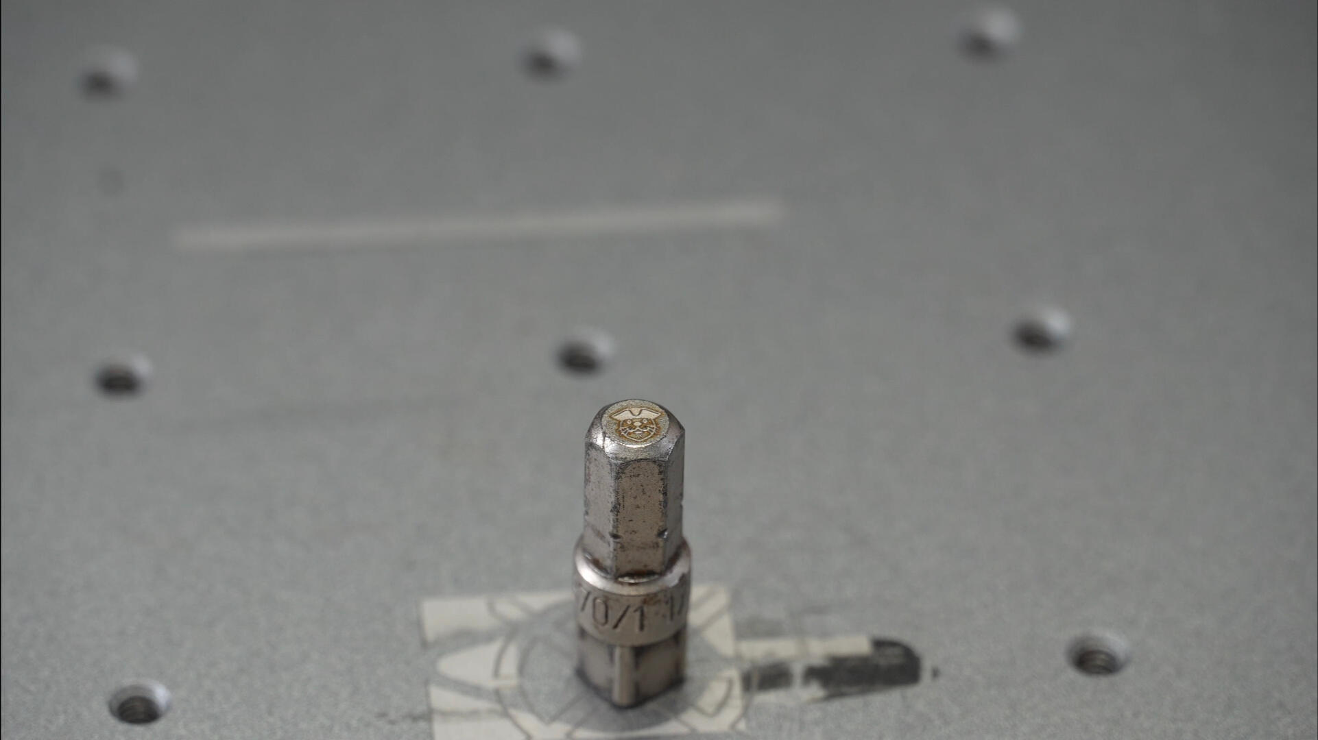 1/4" Adapter - Metal engraving · Precision marking
